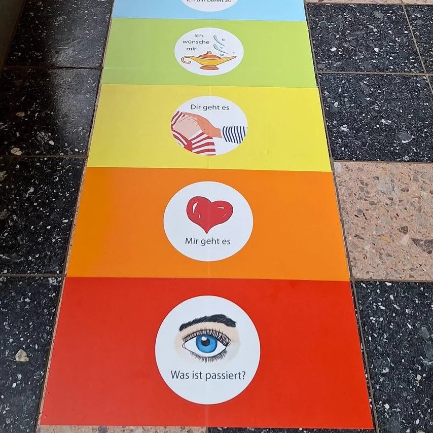 Friedensteppich Ausschnitt indoor in Grundschule