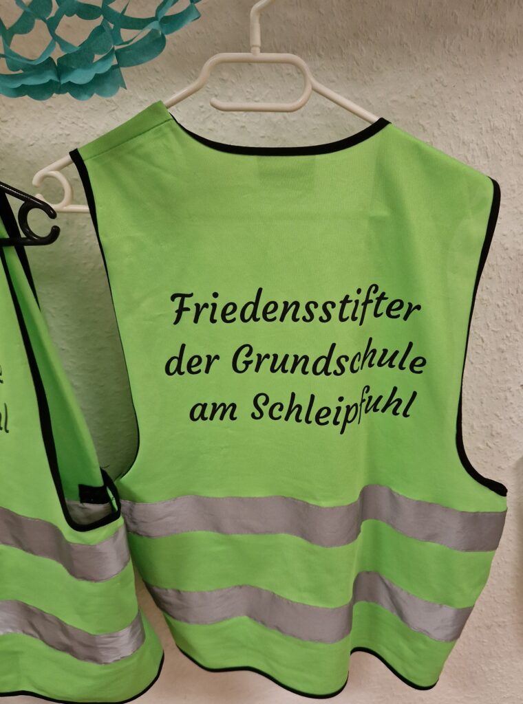 Weste der Friedensstifter:innen