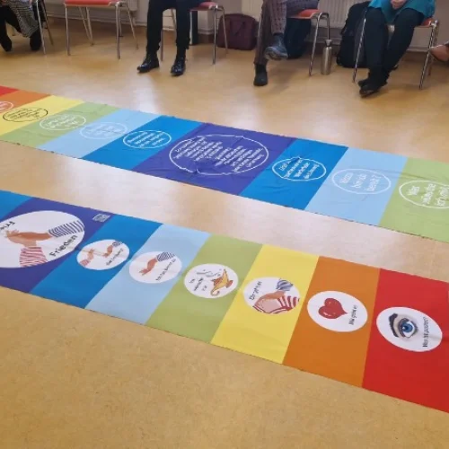 2 verschiedene Friedensteppiche: Großer und kleiner Friedensteppich zum Mitnehmen